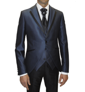Detalle chaqueta traje de novio en azul índigo con vivo de solapa en negro